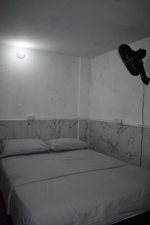 Esmed Hostel Medellín Buitenkant foto