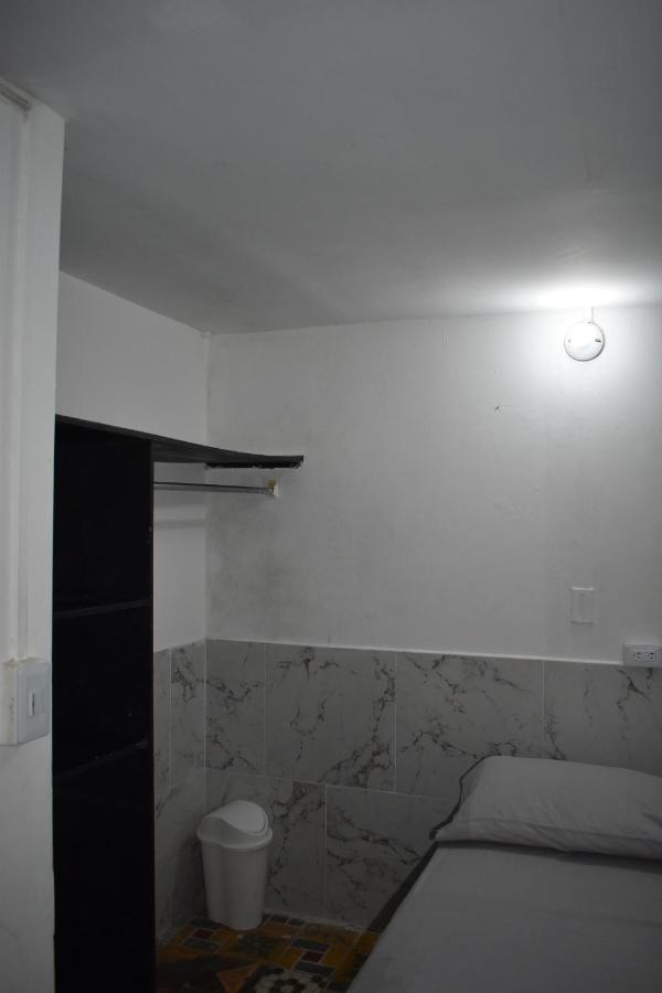 Esmed Hostel Medellín Buitenkant foto