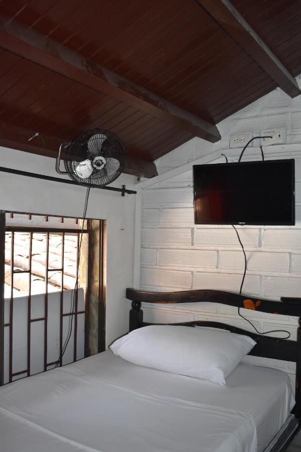 Esmed Hostel Medellín Buitenkant foto