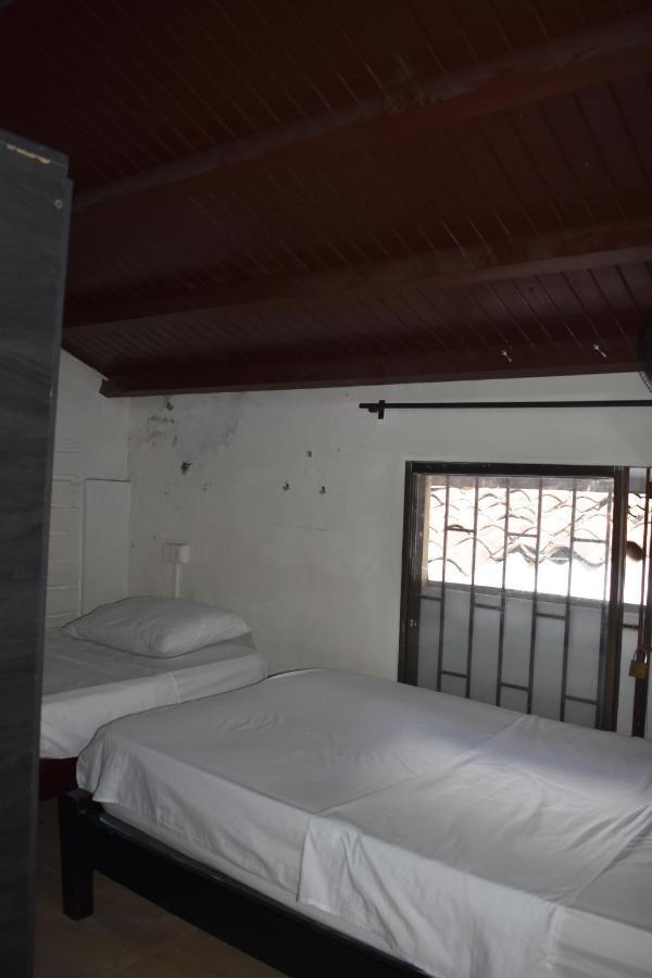 Esmed Hostel Medellín Buitenkant foto