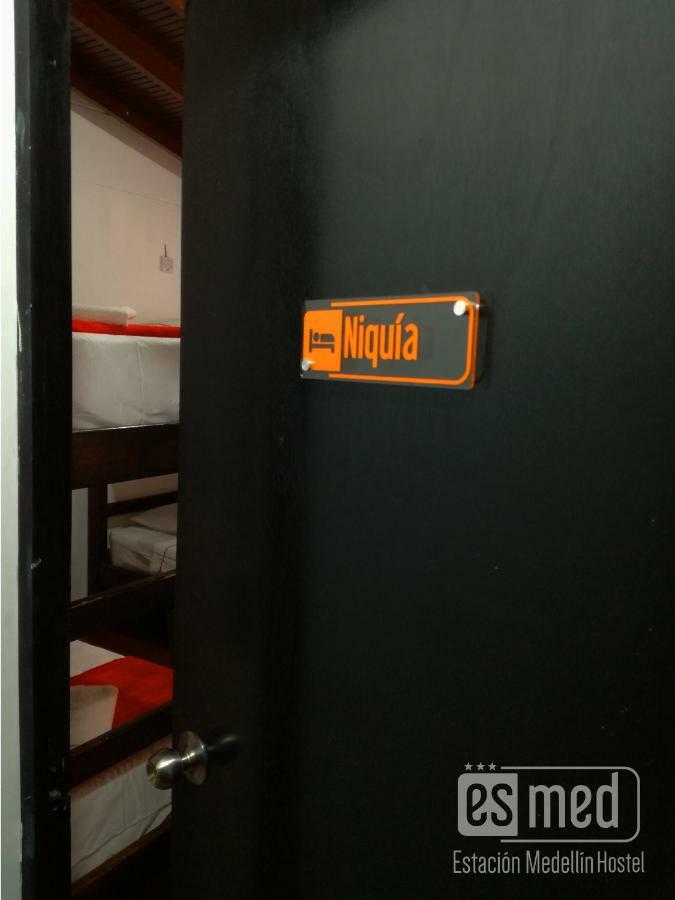 Esmed Hostel Medellín Buitenkant foto
